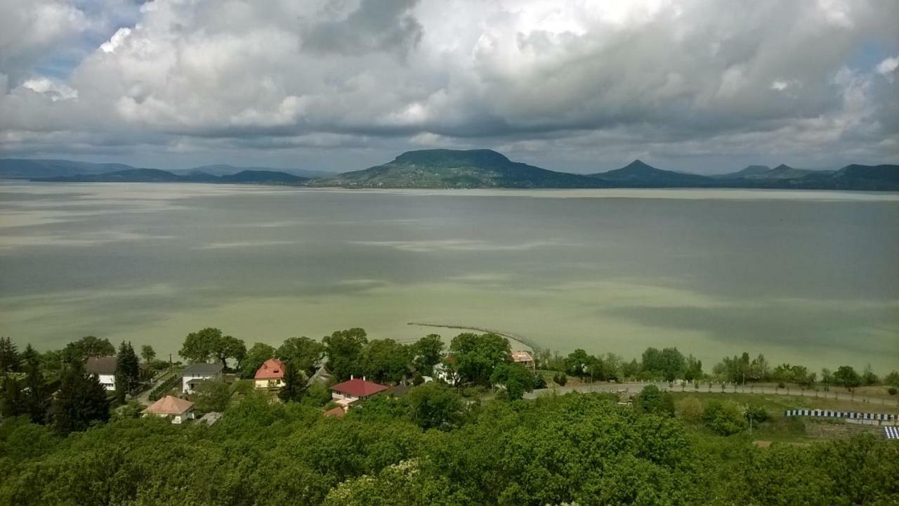 Lovely Apartment At Balatonfenyves Esterno foto